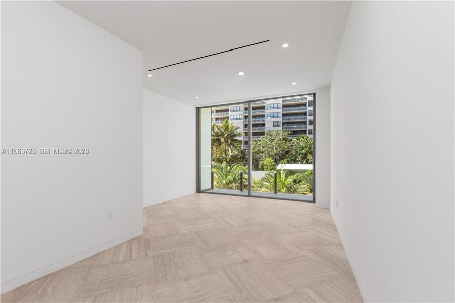 Spacious, unfurnished interior of a new home in , Miami (Image 15).