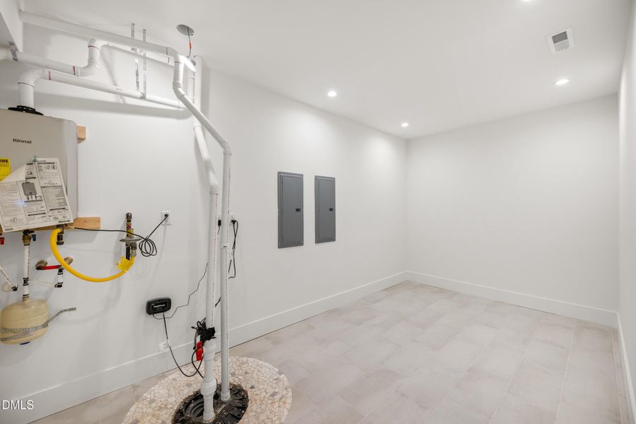 35 -2817 claremont rd, interior