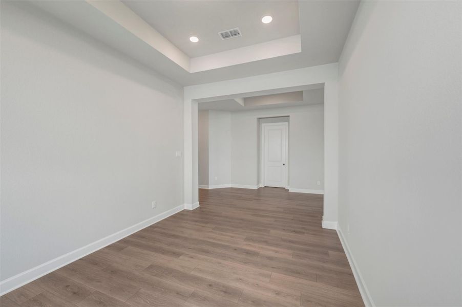Spacious, unfurnished interior of a new home in Harvest Green 65', Richmond (Image 17).
