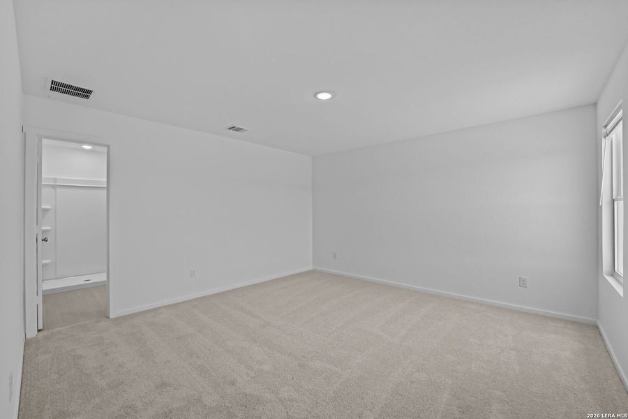 Spacious, unfurnished interior of a new home in Guadalupe Ridge, New Braunfels (Image 17).