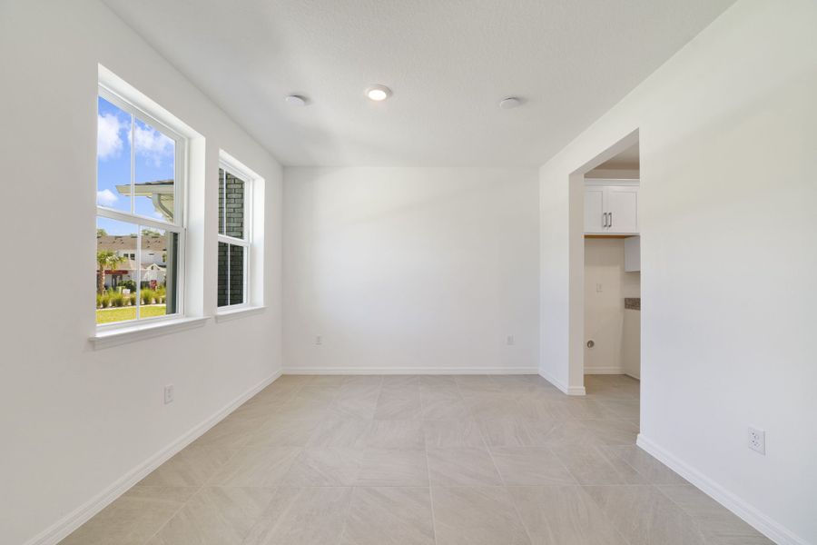 Spacious, unfurnished interior of a new home in Aulin Square, Oviedo (Image 37).