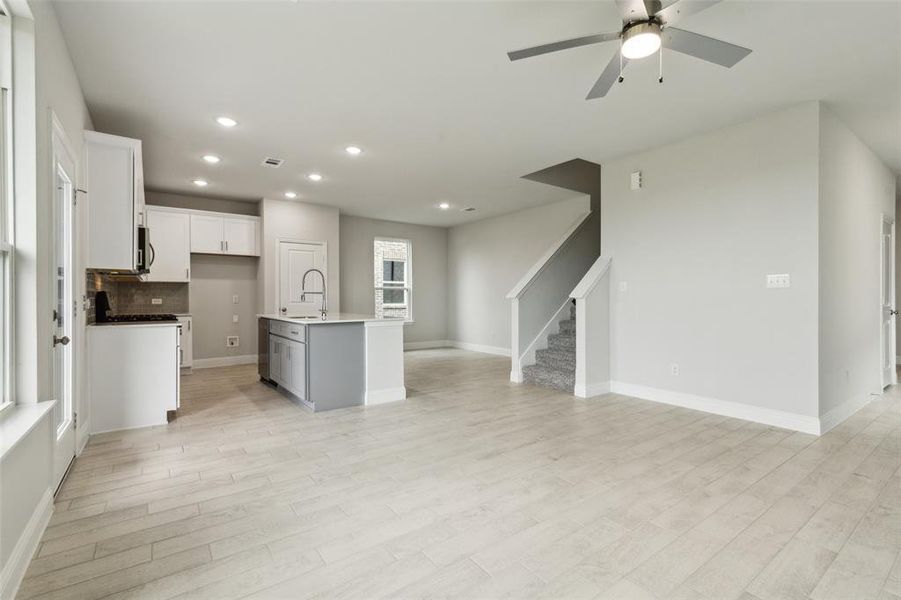 Image 24 of a home in Santorini.