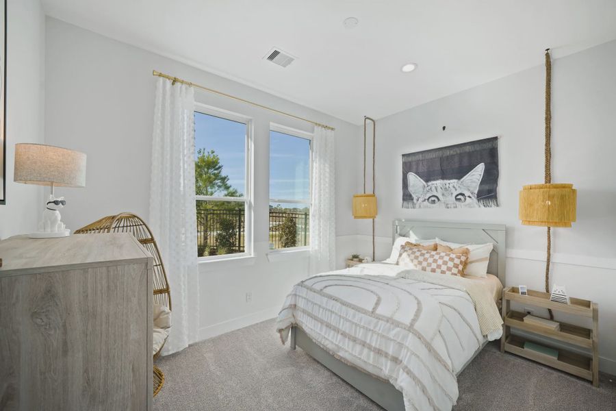 Representative furnished interior of a home built from the Sydney by Chesmar Homes in Attwater 65's, Waller (Image 16).