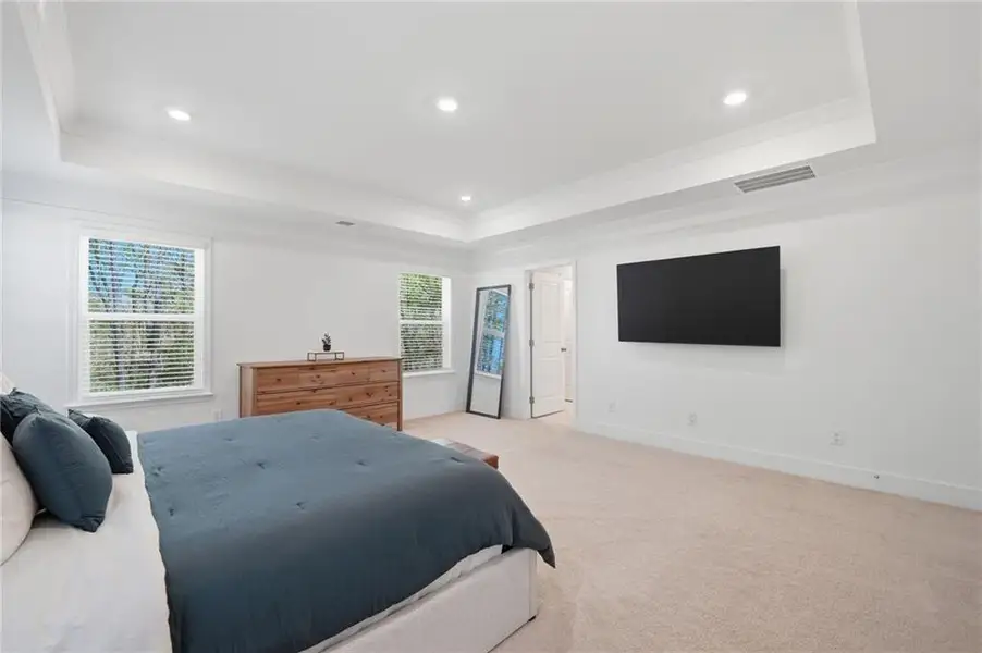 Furnished interior view inside a new home in , Dallas (Image 20).