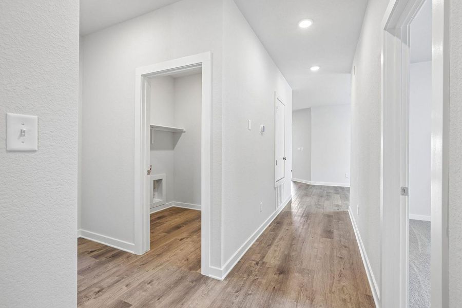Spacious, unfurnished interior of a new home in Stallion Run, Buda (Image 34).