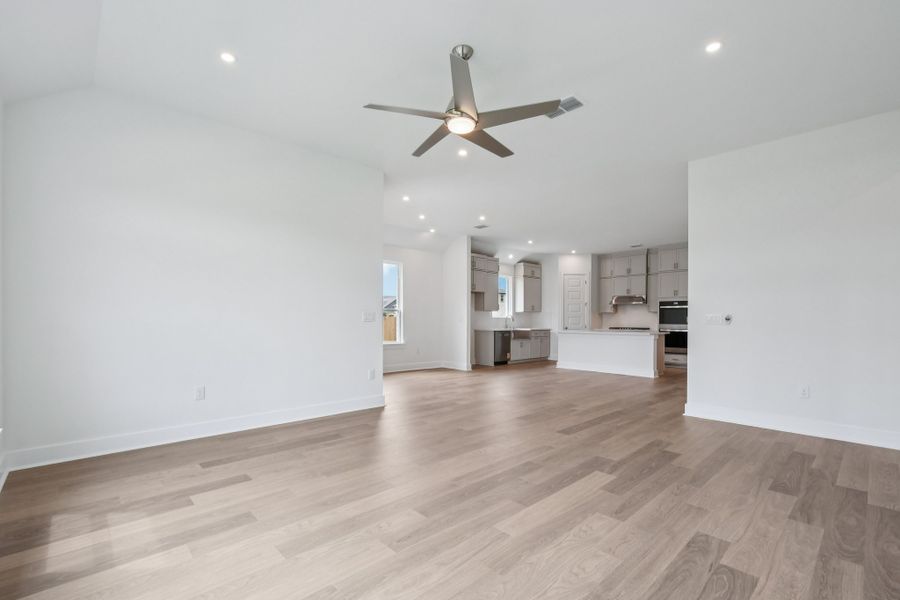 Spacious, unfurnished interior of a new home in Persimmon, Buda (Image 39). Spacious, unfurnished interior of a new home in Persimmon, Buda (Image 39).