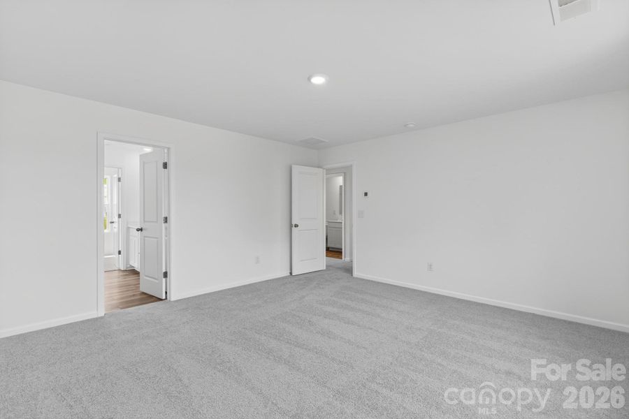 Spacious, unfurnished interior of a new home in Creekside Cottages, Bessemer City (Image 27).