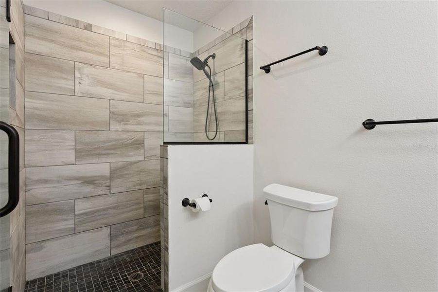 Furnished interior view inside a new home in , Tavares (Image 7).