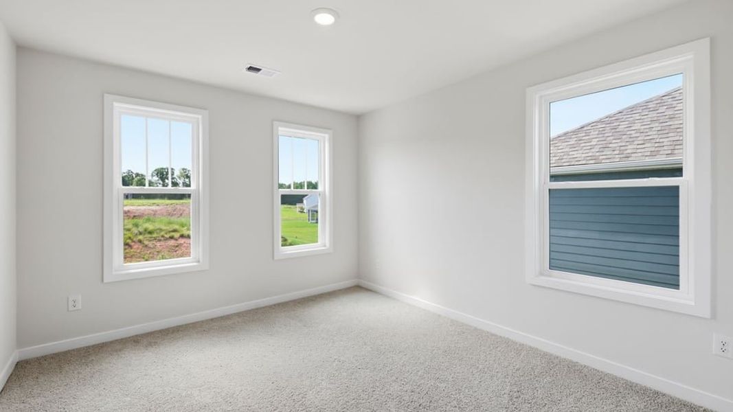 Spacious, unfurnished interior of a new home in Sycamore Cove, Woodruff (Image 26).