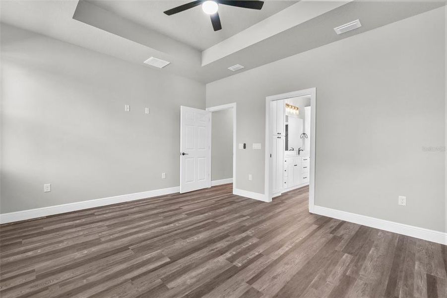 Spacious, unfurnished interior of a new home in , Weeki Wachee (Image 23).