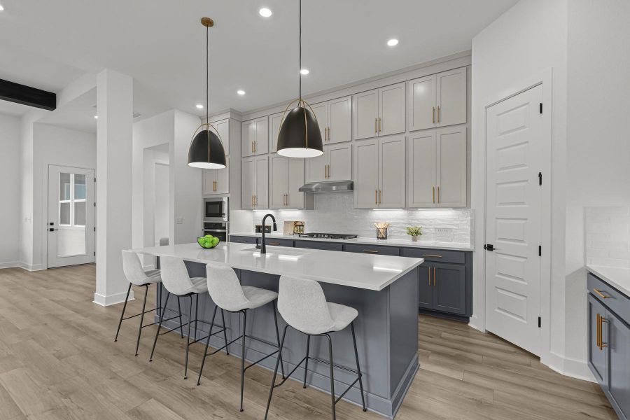 Kitchen (Staged) Kitchen (Staged)