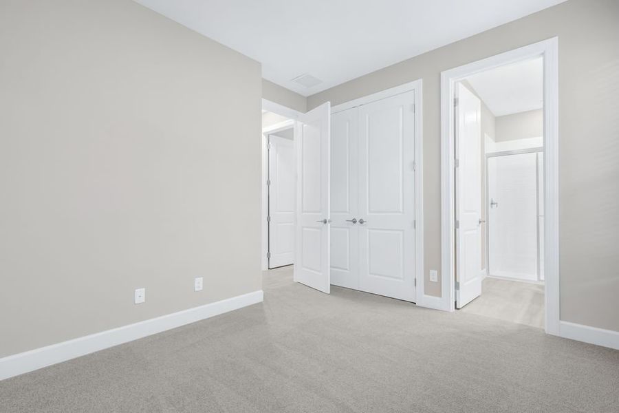 Spacious, unfurnished interior of a new home in Esplanade at Starling, Punta Gorda (Image 11).