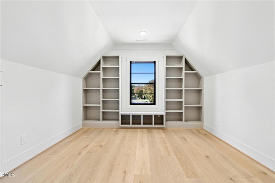 043-487784-IMG_8586 043-487784-IMG_8586