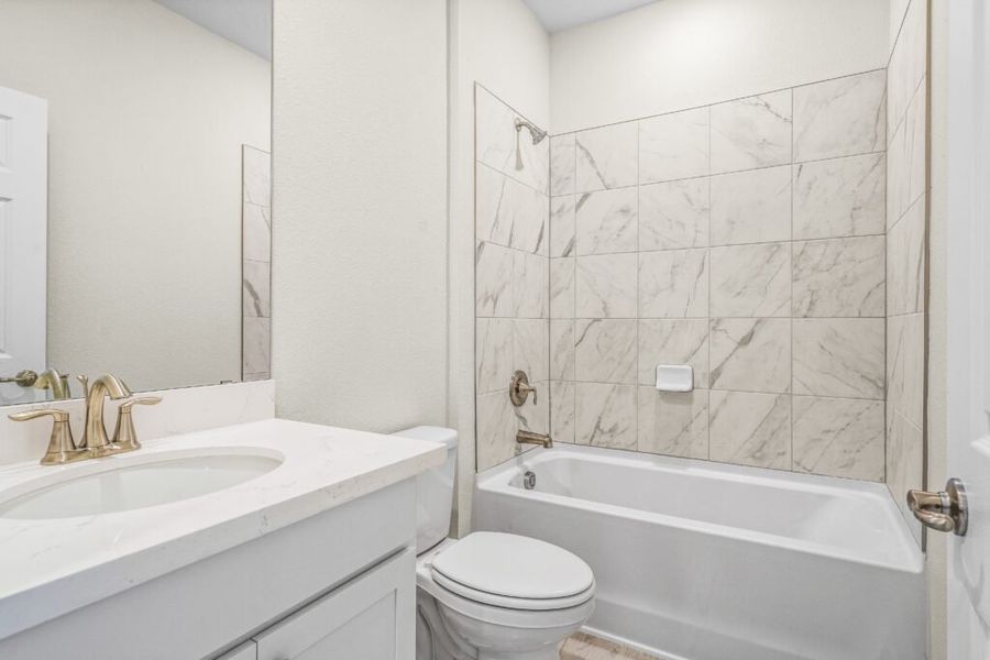 Furnished interior view inside a new home in Lake Merial, Panama City (Image 3).