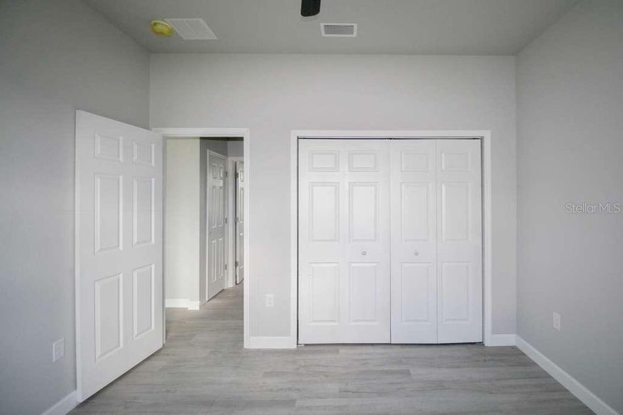 Spacious, unfurnished interior of a new home in , Sebring (Image 15).