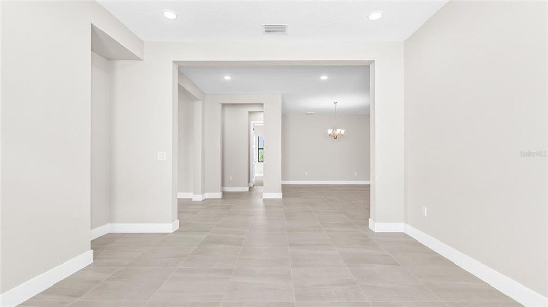 Spacious, unfurnished interior of a new home in Cresswind Lakewood Ranch, Lakewood Ranch (Image 27).