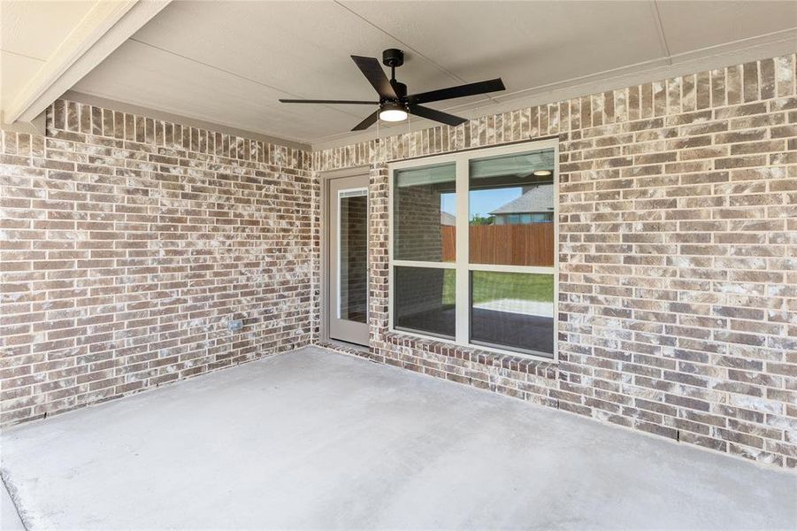 Exterior details and patio area of a home in Hayes Crossing, Midlothian (Image 3).