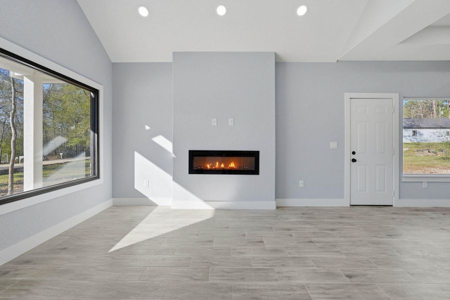 Spacious, unfurnished interior of a new home in , Willis (Image 24).