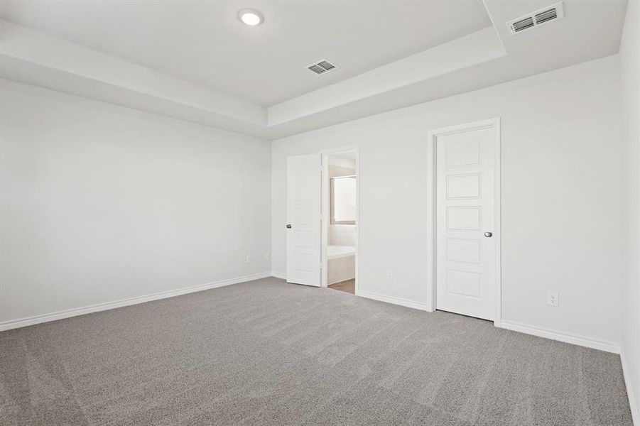 Spacious, unfurnished interior of a new home in Sycamore Landing, Fort Worth (Image 17).