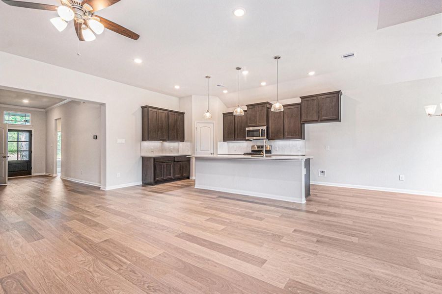 Image 4 of a home in Oakwood Ranch.