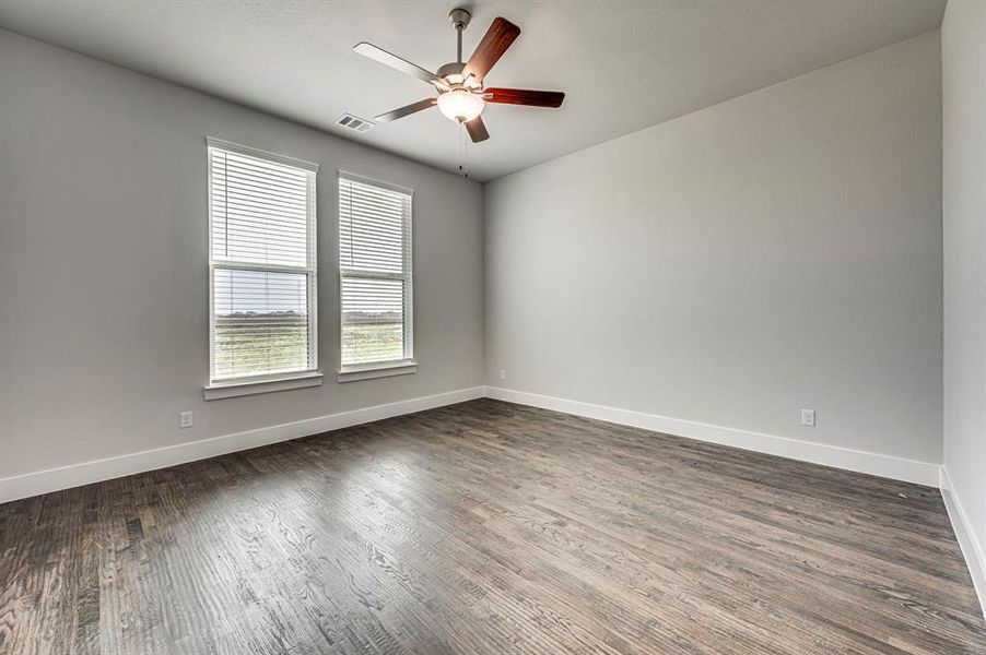 Spacious, unfurnished interior of a new home in Springside Estates II, Waxahachie (Image 13).