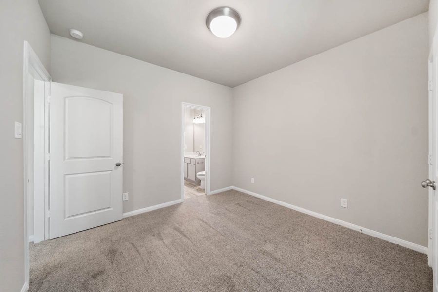 Spacious, unfurnished interior of a new home in Woodforest, Montgomery (Image 33).