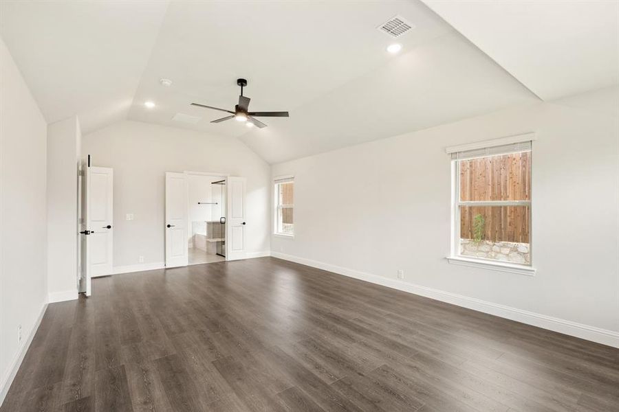 Spacious, unfurnished interior of a new home in Homestead at Daniel Farms, DeSoto (Image 23).