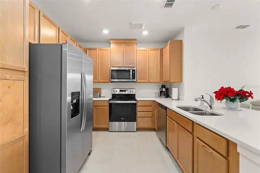 Furnished interior view inside a new home in , Orlando (Image 17).