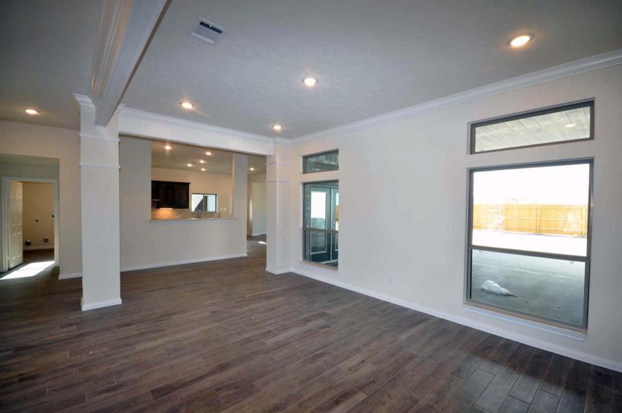 Spacious, unfurnished interior of a new home in Pedregal, League City (Image 19).