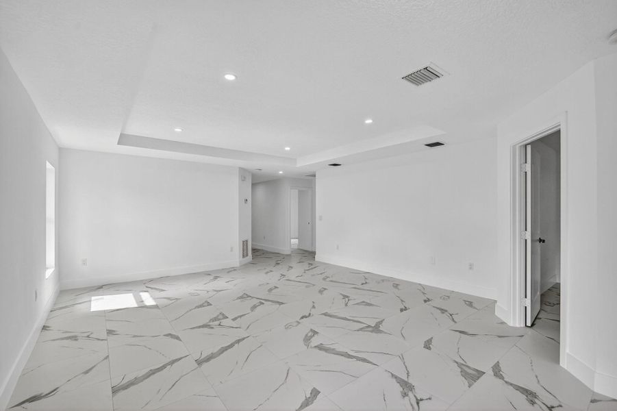 Spacious, unfurnished interior of a new home in , West Palm Beach (Image 10).