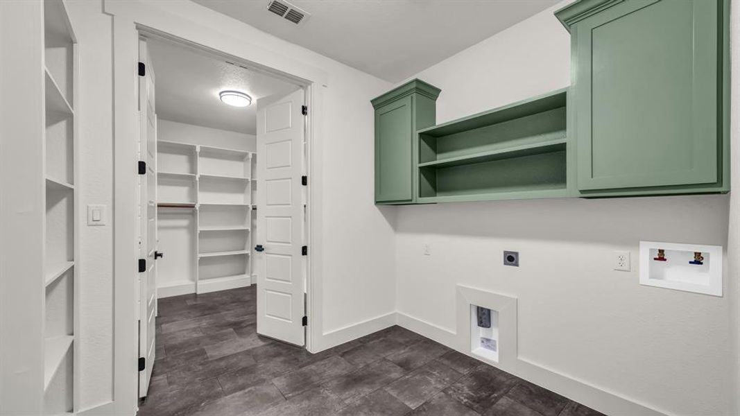 Joins Primary Closet Joins Primary Closet