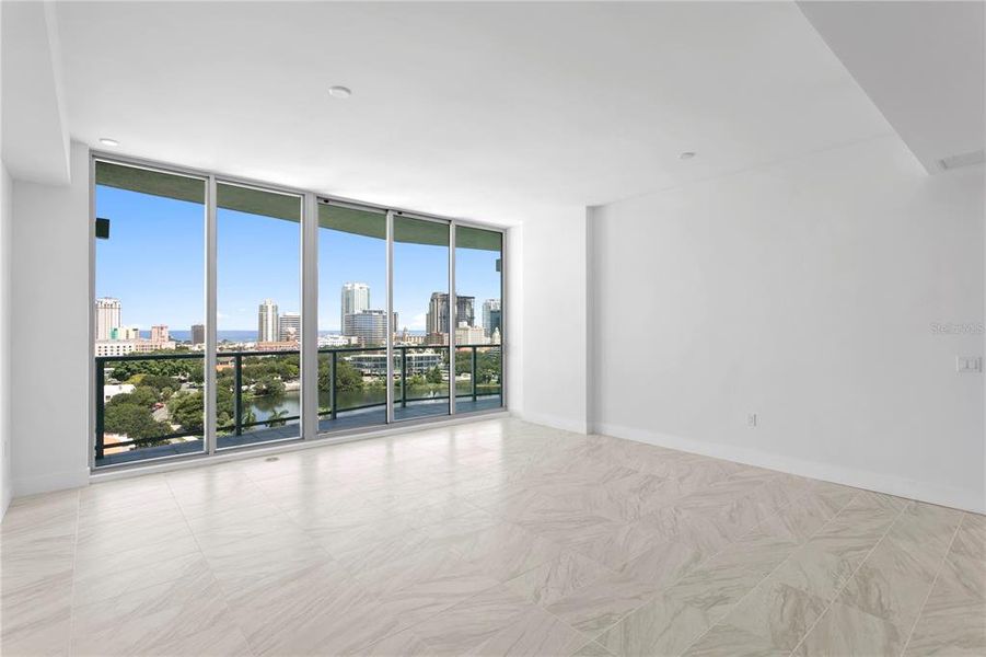 Spacious, unfurnished interior of a new home in , St. Petersburg (Image 61).