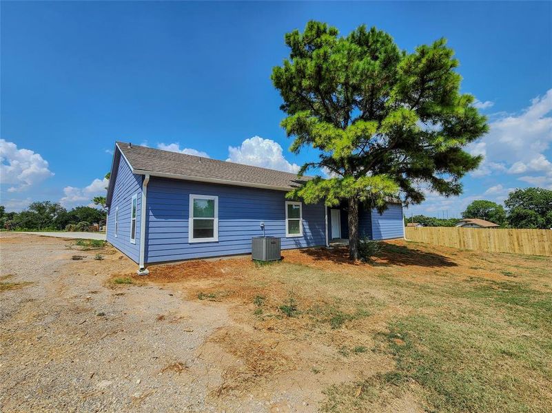 Exterior details and patio area of a home in , Kennedale (Image 18).