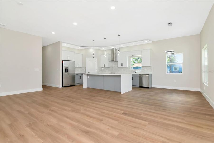 Spacious, unfurnished interior of a new home in , Gulfport (Image 20).