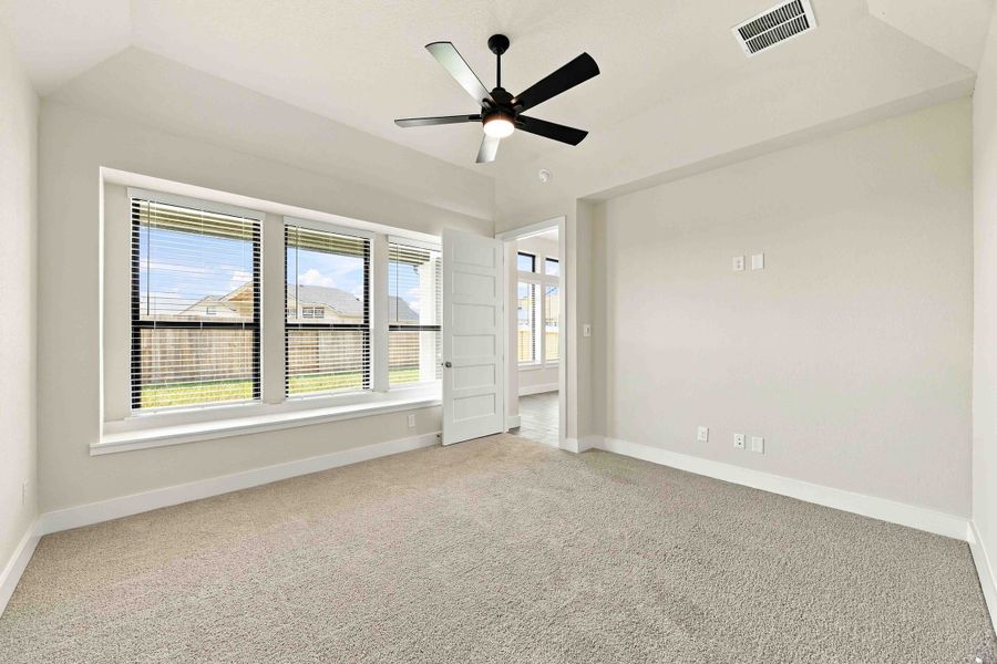 Spacious, unfurnished interior of a new home in Ellwood, Iowa Colony (Image 14). Spacious, unfurnished interior of a new home in Ellwood, Iowa Colony (Image 14).