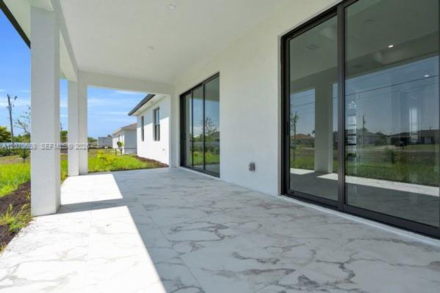 Exterior details and patio area of a home in , Cape Coral (Image 4).