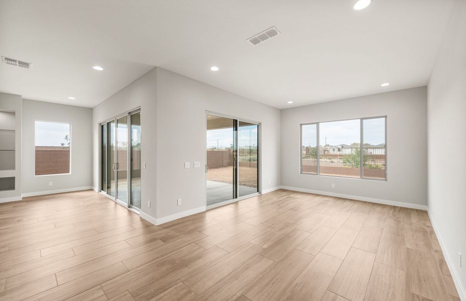 Spacious, unfurnished interior of a new home in Artisan at Asante, Surprise (Image 30).