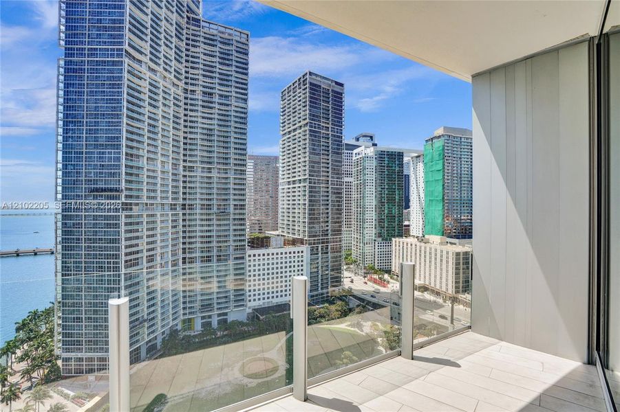 Condo located in Miami, FL showcasing its design and architecture (Image 21).