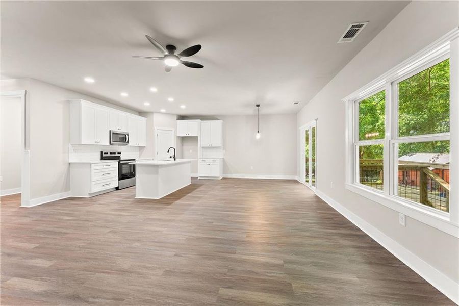 Spacious, unfurnished interior of a new home in , Jefferson (Image 14).