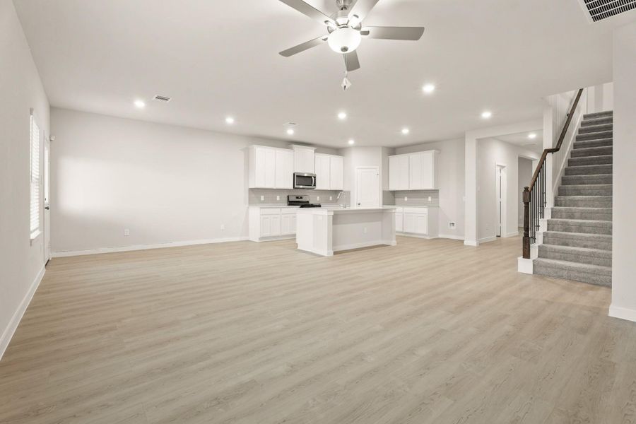 Spacious, unfurnished interior of a new home in Trails at Woodhaven, La Marque (Image 24).