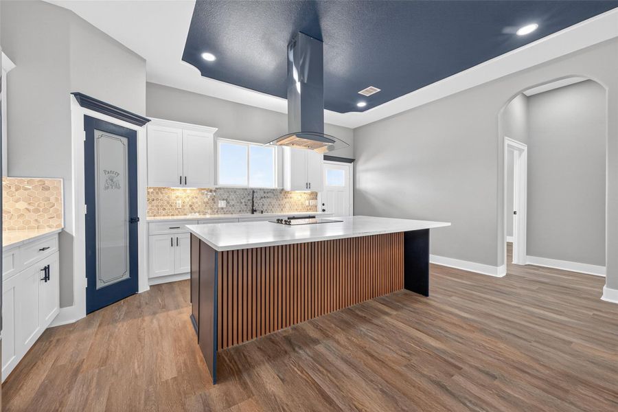 Designed for everyday use and entertaining, this kitchen combines storage, functionality, and style. Designed for everyday use and entertaining, this kitchen combines storage, functionality, and style.