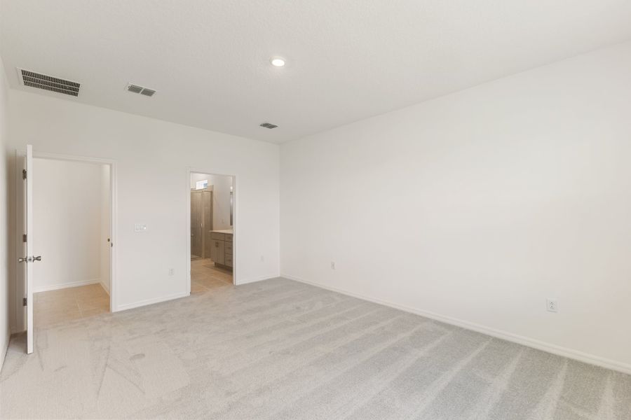 Spacious, unfurnished interior of a new home in Cypress Park Estates, Haines City (Image 7).