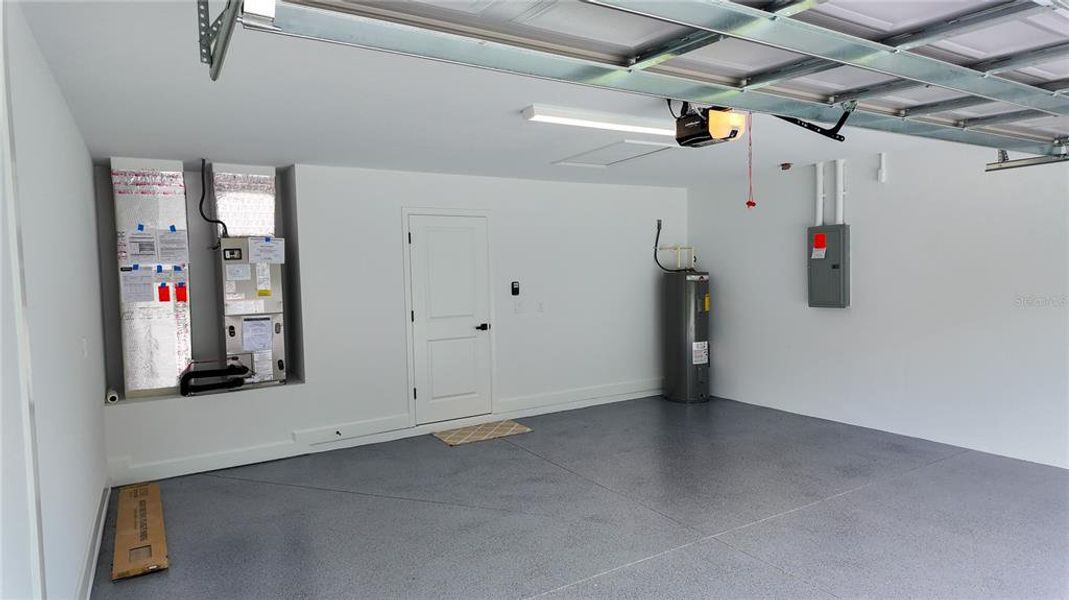 Spacious, unfurnished interior of a new home in , Ocala (Image 16).