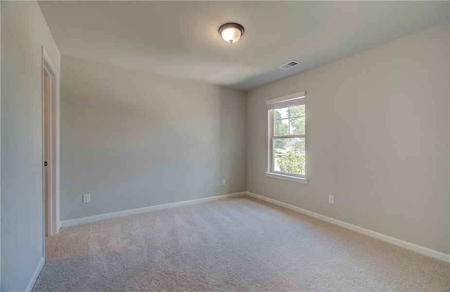 Spacious, unfurnished interior of a new home in Towne Center, Hampton (Image 14).
