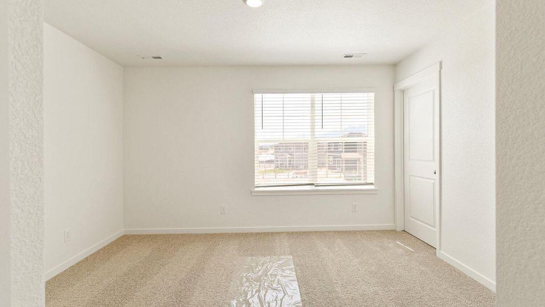 Spacious, unfurnished interior of a new home in The Ridge at Lorson Ranch, Colorado Springs (Image 13).