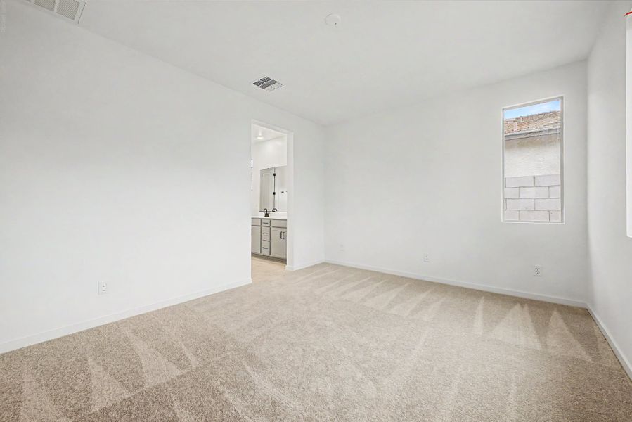 Spacious, unfurnished interior of a new home in Frontera, Surprise (Image 10).