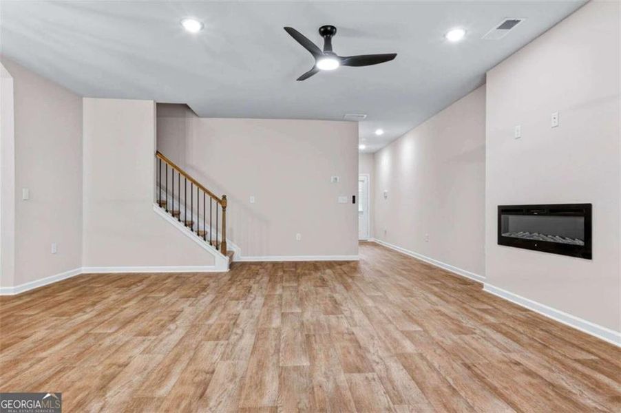 Spacious, unfurnished interior of a new home in Parkway James, Snellville (Image 18).