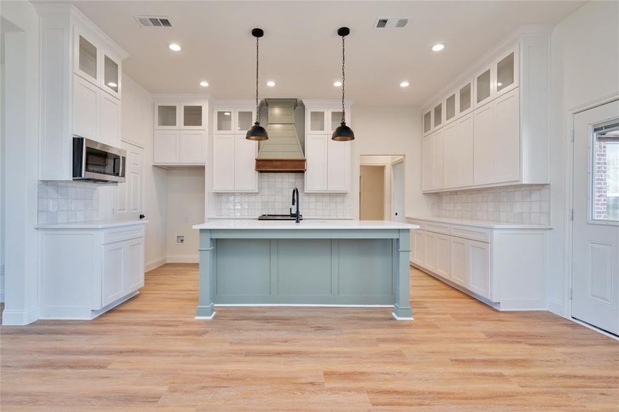 Furnished interior view inside a new home in , Brashear (Image 16).