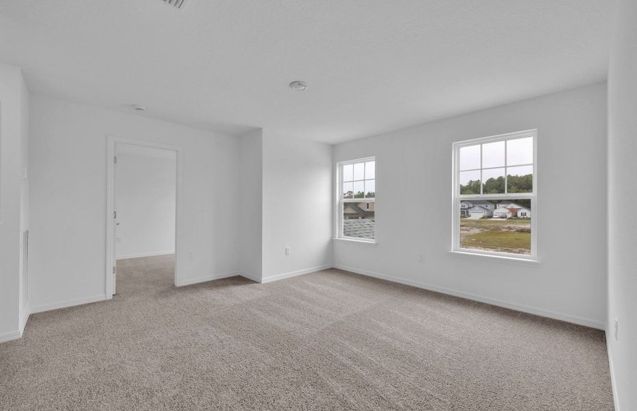 Spacious, unfurnished interior of a new home in Hyland Trail, Green Cove Springs (Image 21).