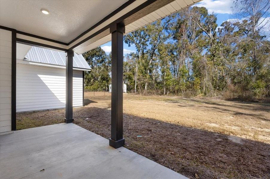 Exterior details and patio area of a home in , Fanning Springs (Image 4).